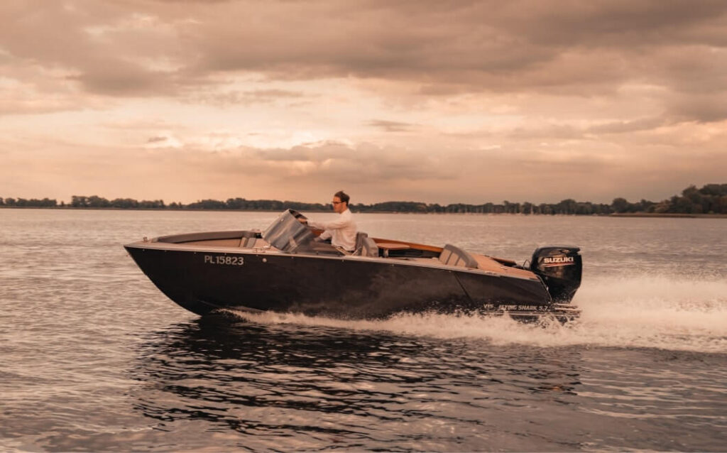 Flying Shark 5.7 Bowrider, Modele łodzi VTS