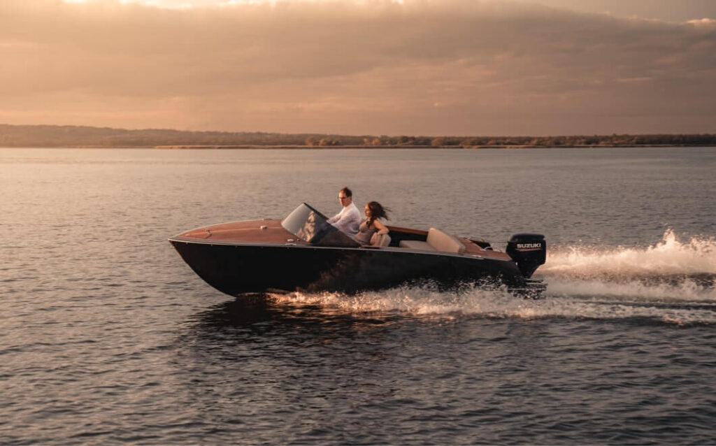 Flying Shark 5.7 Classic , Modele łodzi VTS